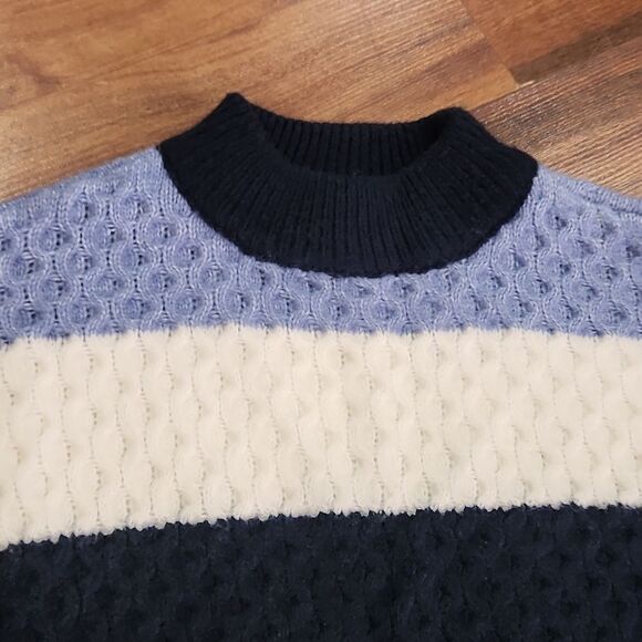 Berkley Jensen Wide Striped Blue Balloon Sleeve Sweater - Picture 2 of 5